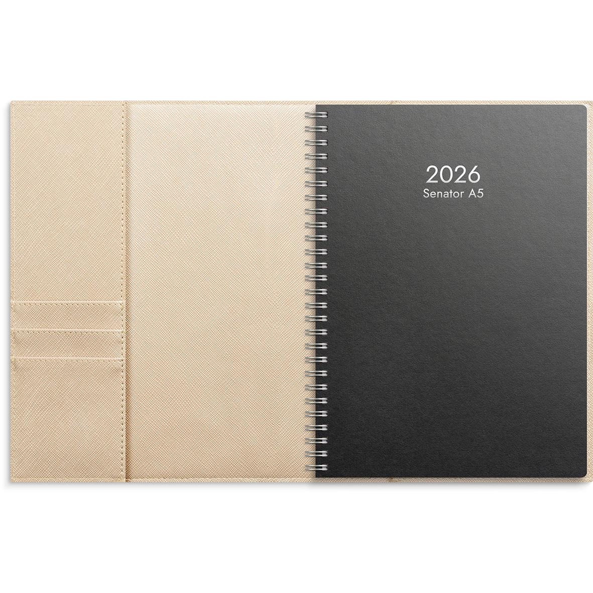 Almanacka Burde 5761 Senator Konstläder Amelia 2026 Beige A5