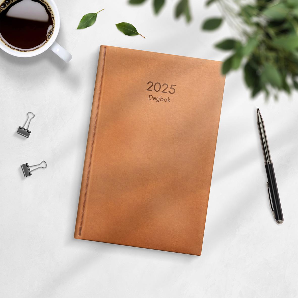 Almanacka Burde 1029 Dagbok Konstläder Inbunden 2026 Cognac